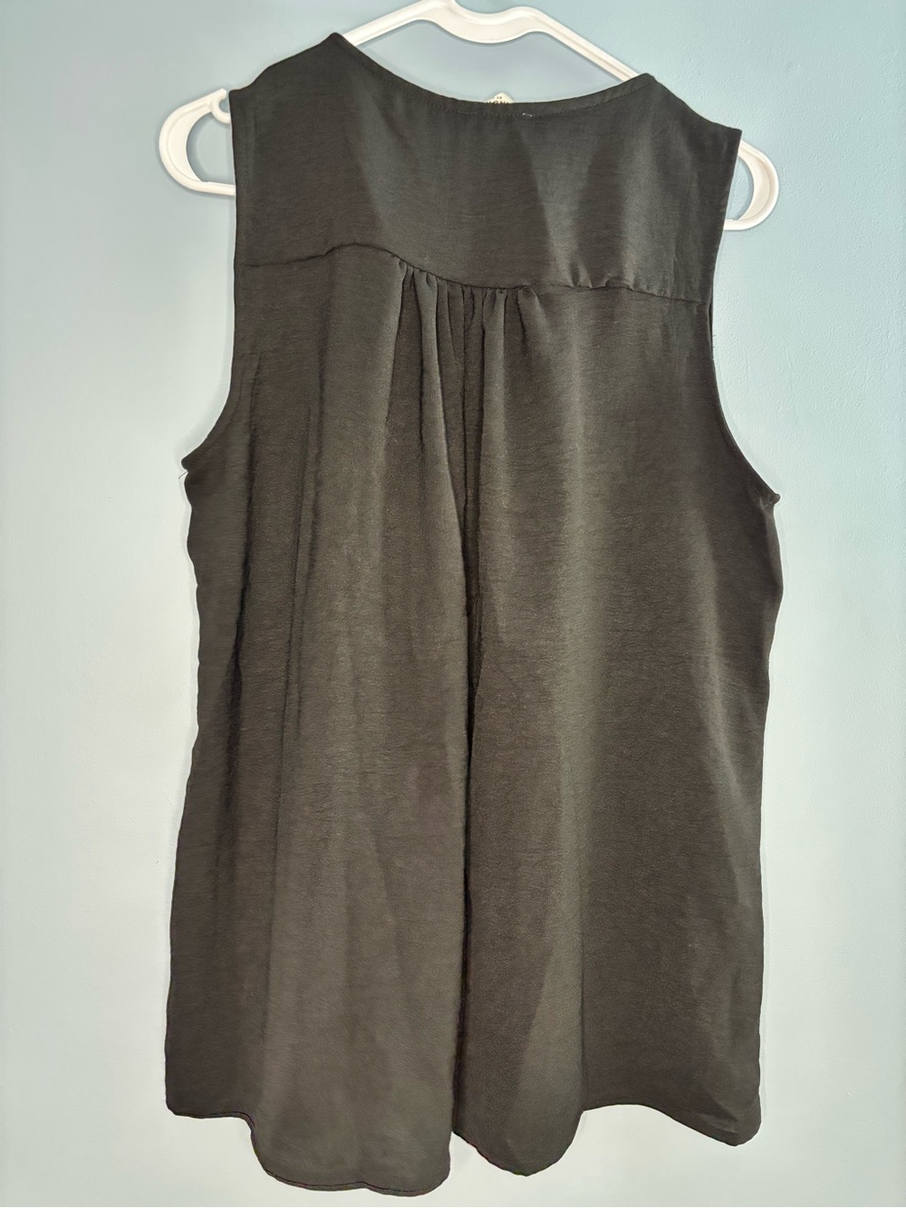 Andree By Unit Top Sleeveless Black Deep V-Neck Tank Top Size Medium - Picture 2 of 5